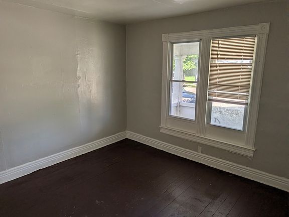 4th image of 630 Crawford St