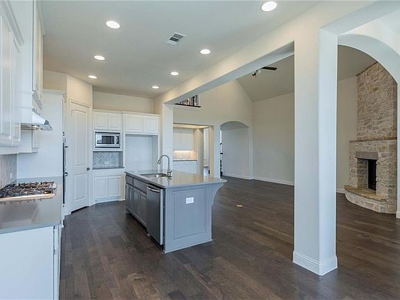 4th image of 351 Lake Trail Ln