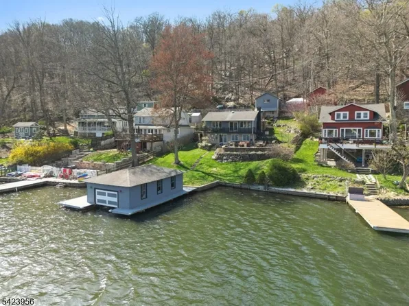 213 Hudson Ave, Hopatcong Boro, NJ 07843