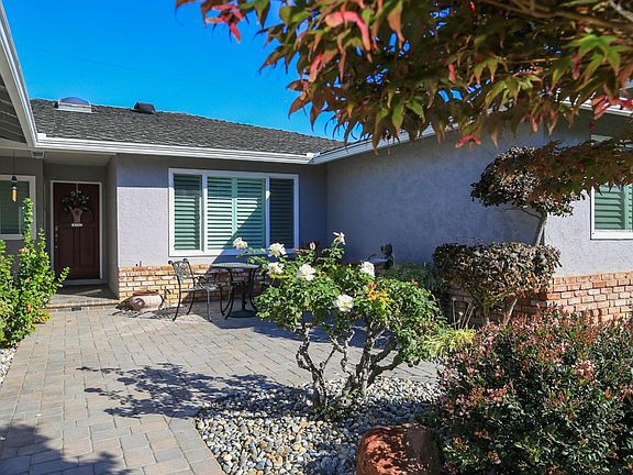 3rd image of 2093 Dianne Dr