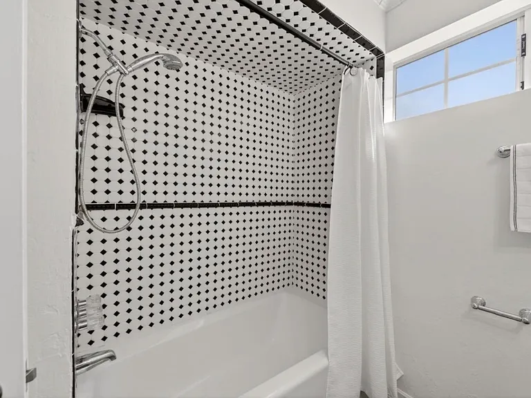 400 Hodges Ave — Photo 16