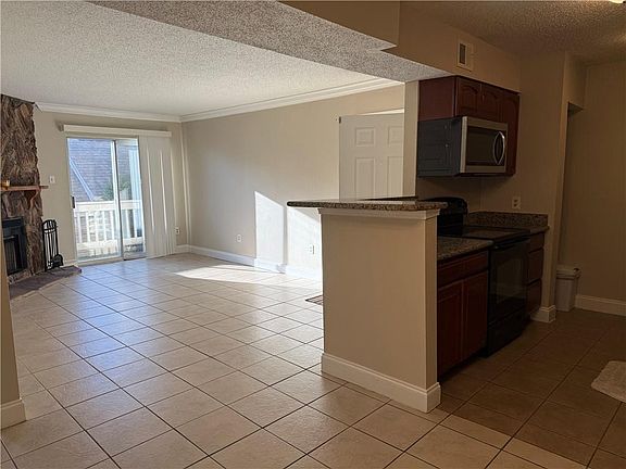 4th image of 730 Village Rd APT C