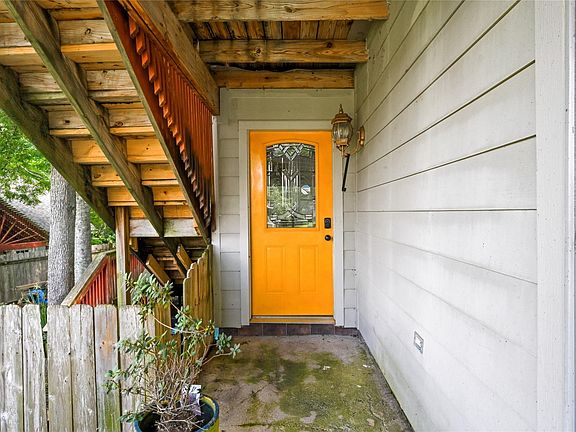 4th image of 107 Harbour Town Ln
