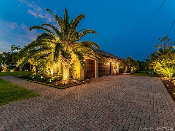 2nd image of 4002 Blue Grass Ln