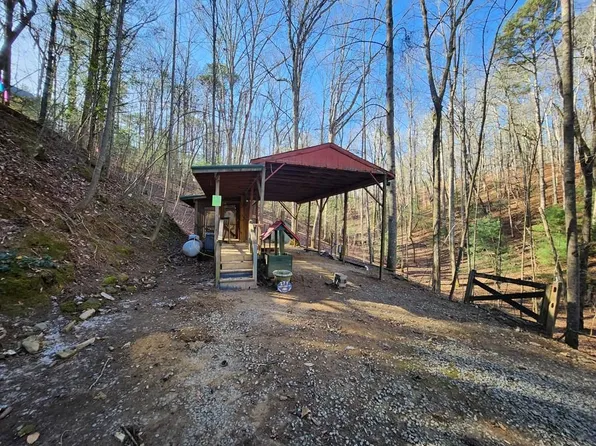 271 31st St, Ellijay, GA 30540