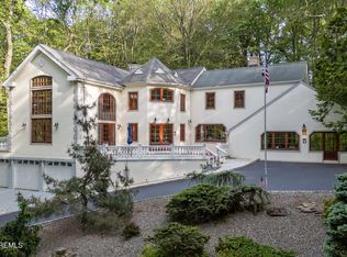 160 Pelican Rd, Middletown, NJ 07748