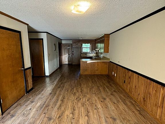 3rd image of 500 W 2nd St APT 5