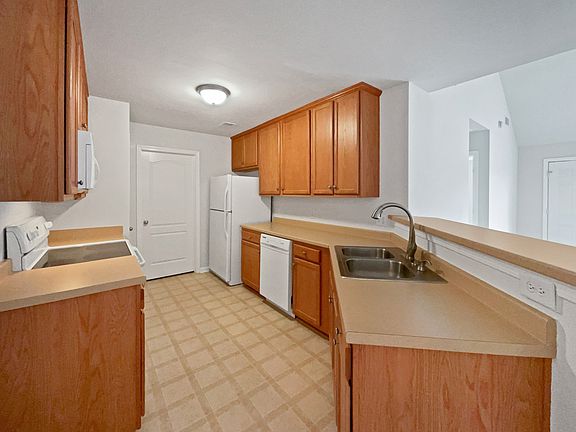 2nd image of 501 Yellowstone Ct