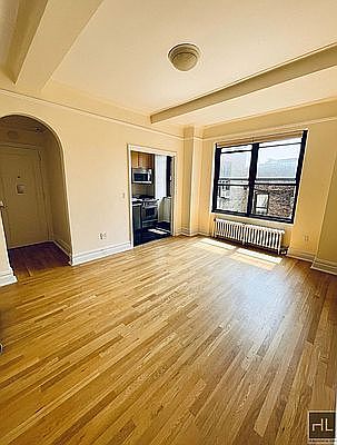 1st image of 155 2nd Ave APT 3