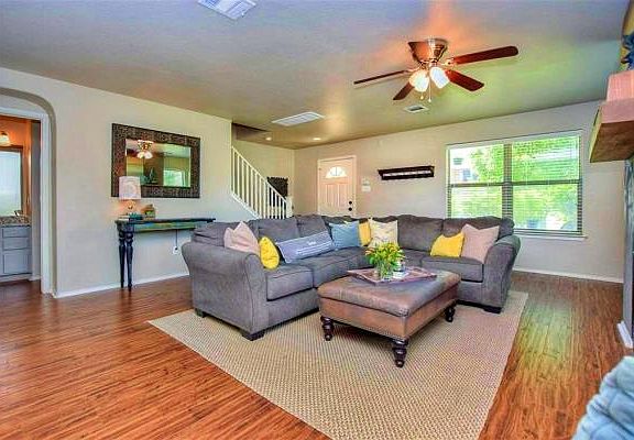 5th image of 4901 Woodstock Dr