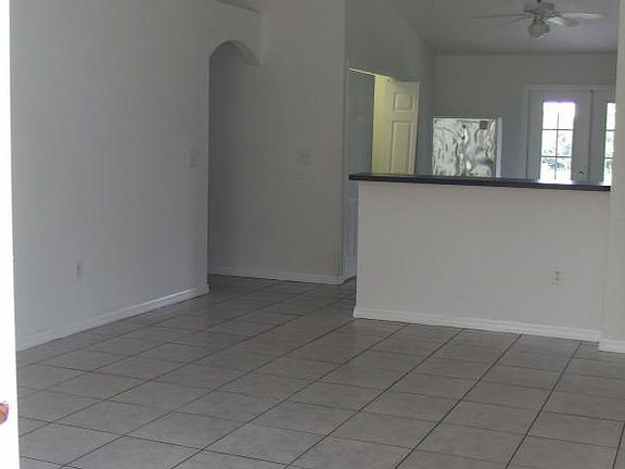 2nd image of 1091 Aaron Dr