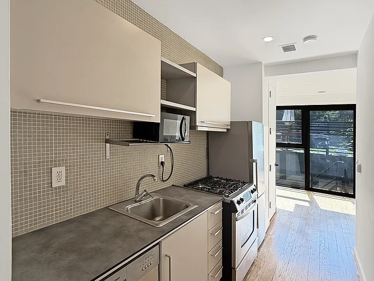 90 Clermont Ave #1L — Photo 4