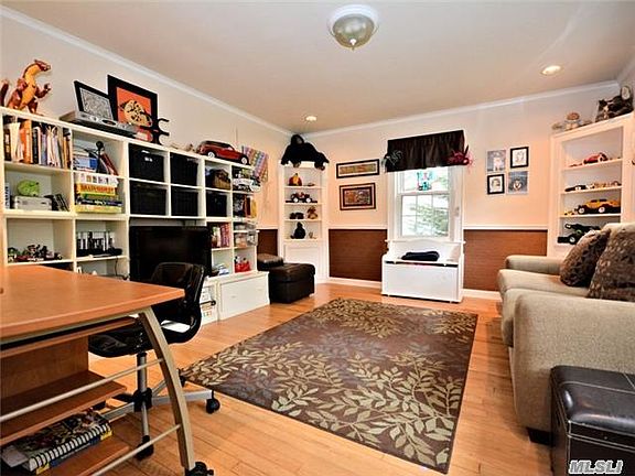 3rd image of 6 Menasha Ln