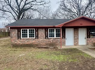 704 S Oak Hill St #A, Siloam Springs, AR 72761