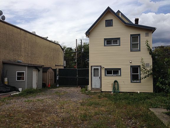 3rd image of 4030 Victory Blvd