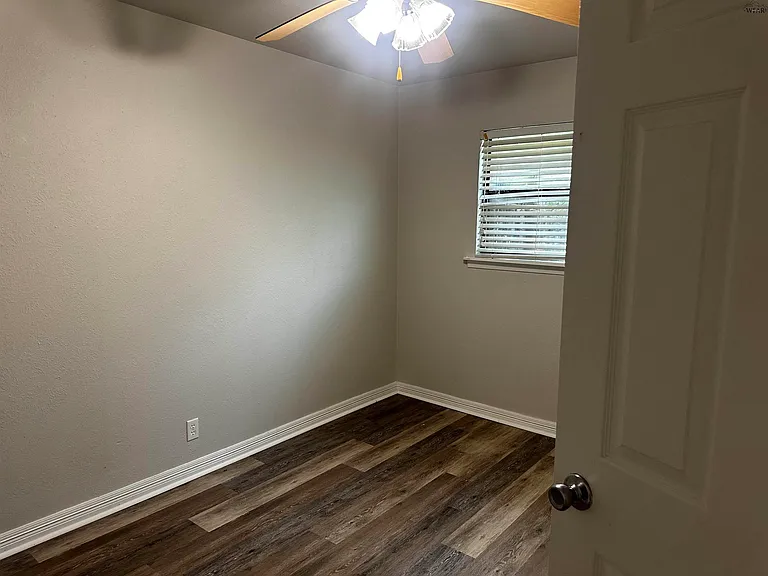 4618 Cove Rd — Photo 6