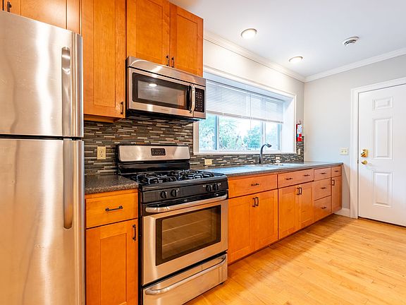 3rd image of 158 North St APT I