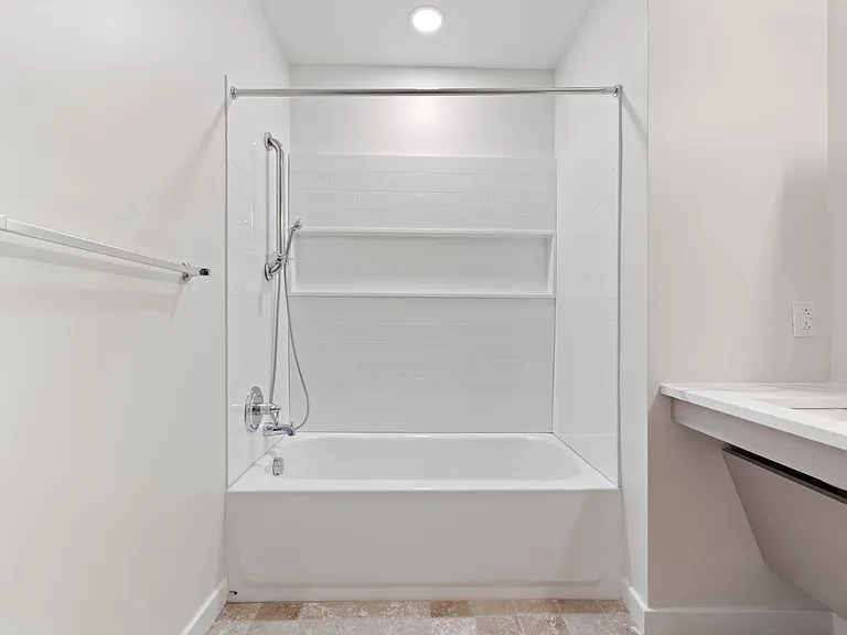 Altamont Apartments Limited-Time Special! First Month FREE with Approved Application! — Photo 56