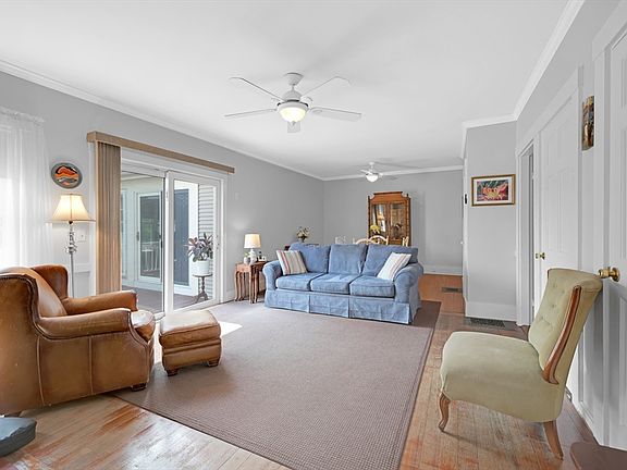 5th image of 246 Railroad Ave