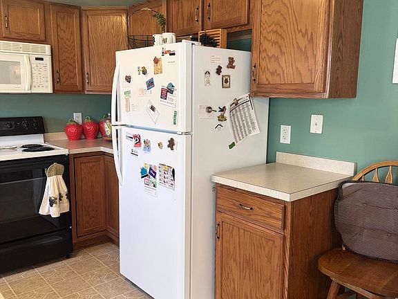 5th image of 172 Hillview Dr