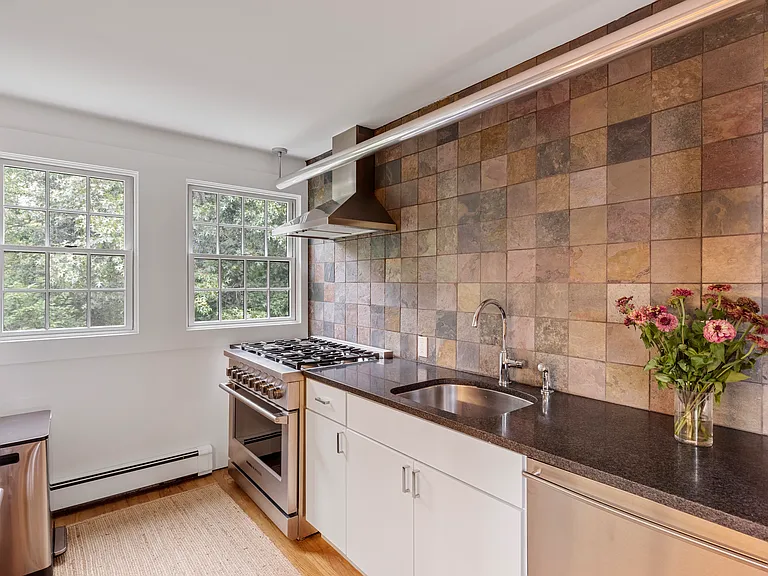 350 Montauk Hwy — Photo 14