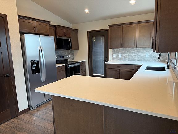 4th image of 549 Denali Dr