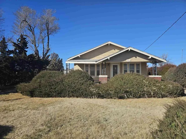 1802 Park St, Dodge City, KS 67801