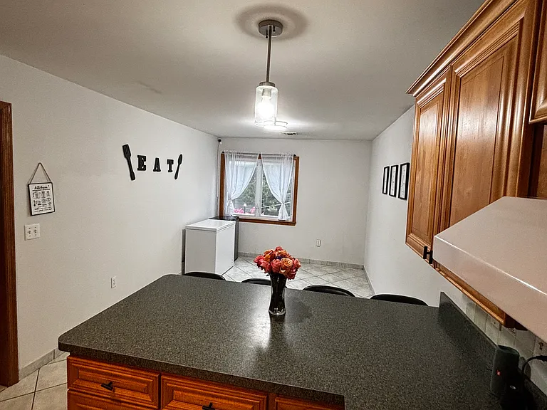 1386-1388 Lower Rd #2 — Photo 11