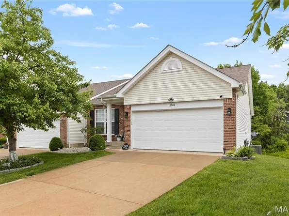 1359 Flintshire Ln, Lake Saint Louis, MO 63367