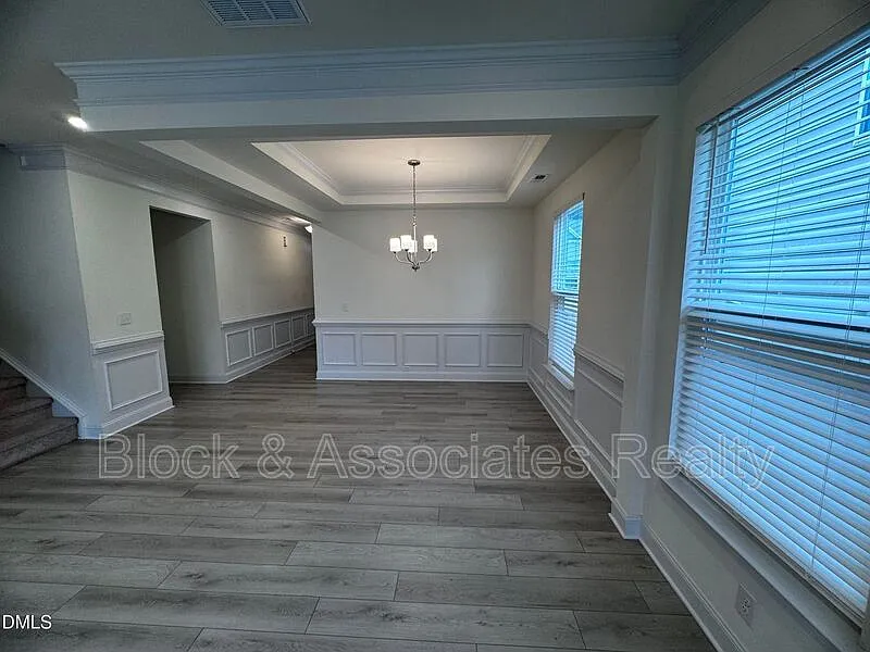 4 bed, 2.5 bath, $2,500 — Photo 4