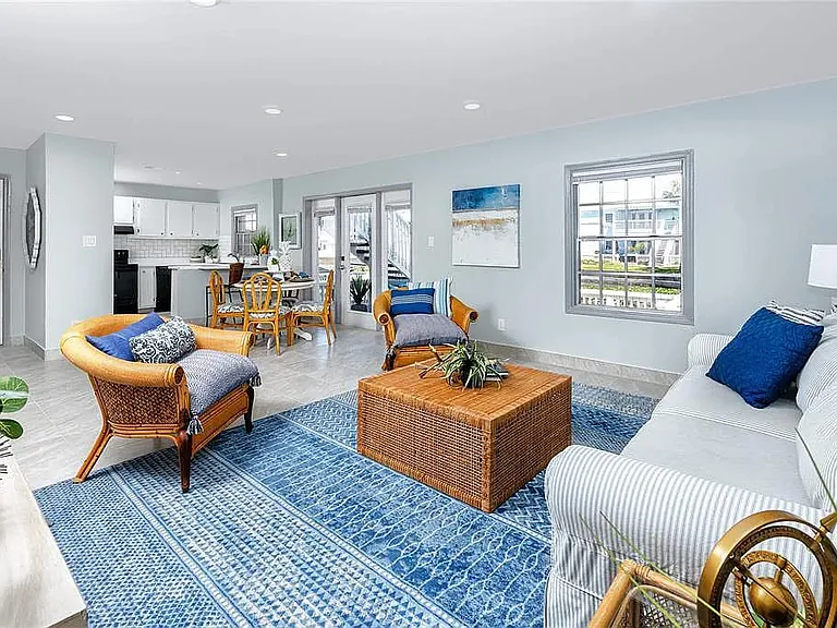 5231 Beach Dr SE #B — Photo 2