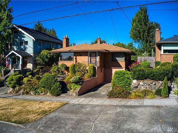 2nd image of 1527 Thorndyke Ave W