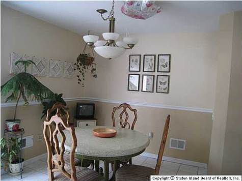 4th image of 209 Alter Ave
