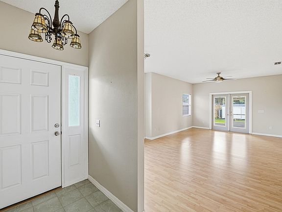 5th image of 409 Arricola Ave