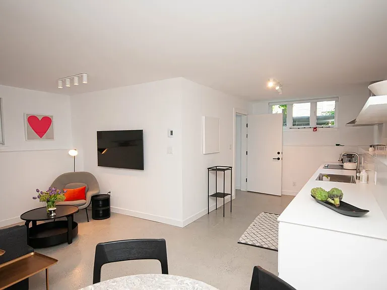 563 Union St #2 — Photo 4