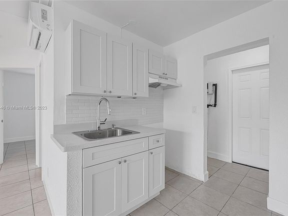 2nd image of 210 NW 9th Ave