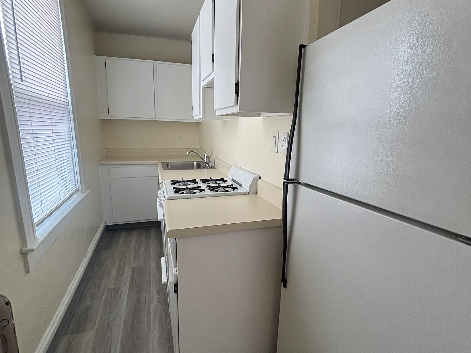 1 bed, 1200 sqft, $1,160 — Photo 4