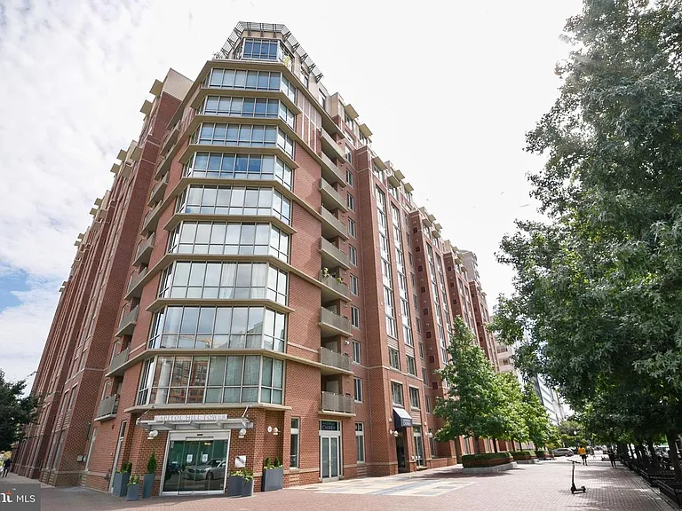 1000 New Jersey Ave SE #209 — Photo 1