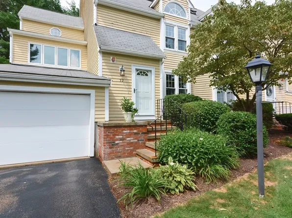 32 Oak Knoll Dr Unit 32, North Attleboro, MA 02760
