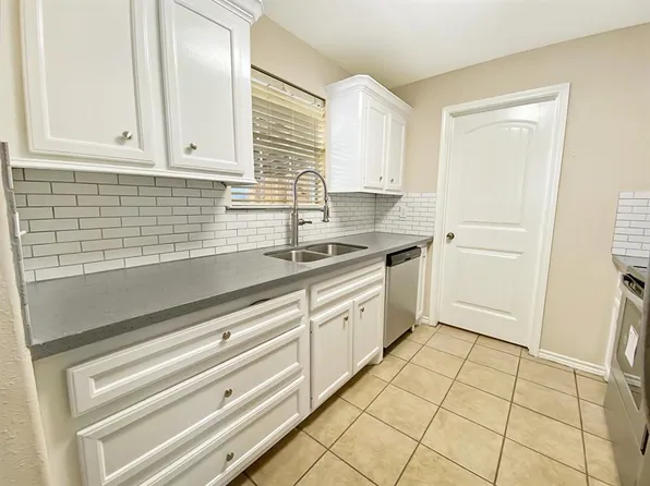 312 E Hunting Tower Run, Montgomery, TX 77316