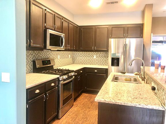 3rd image of 2035 E Harvard Privado APT B