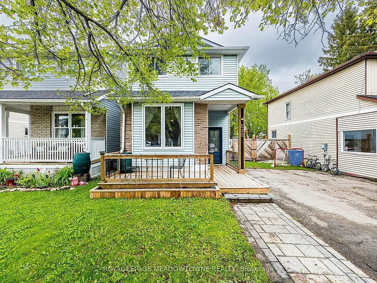 520 Pineview Gdns — Photo 1