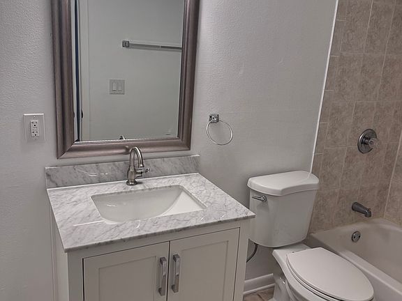 5th image of 806 Lincoln Pkwy #806