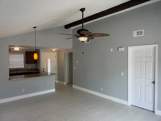 2 bed, 925 sqft, $2,100 — Photo 4