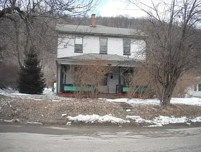 372 Grant St photo 1