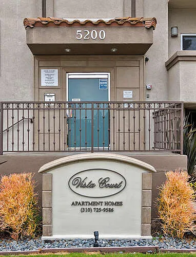 5200 Inglewood Blvd — Photo 3