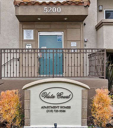 3rd image of 5200 Inglewood Blvd