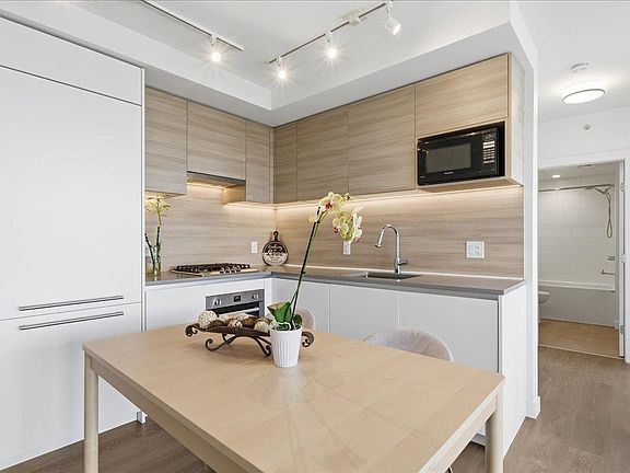 5th image of 652 Whiting Way #1904