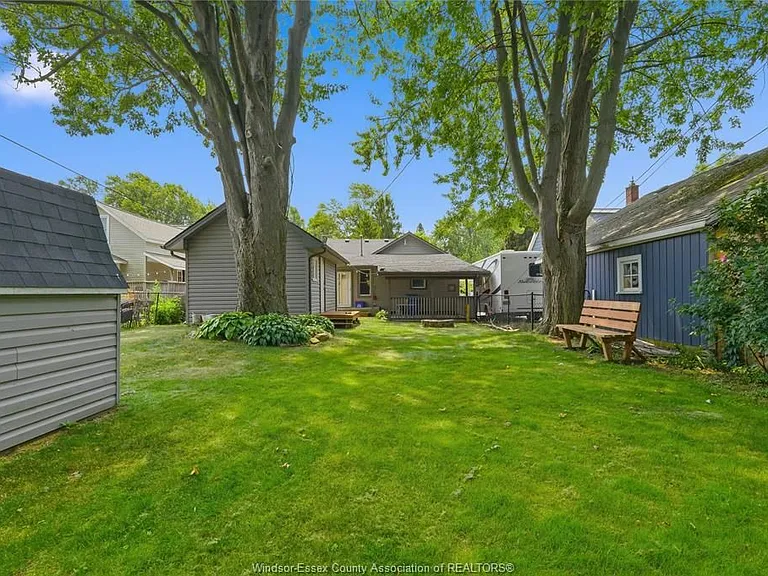 82 Pearl St W — Photo 26