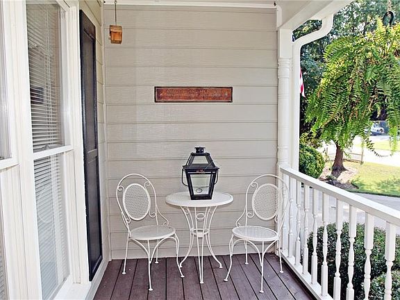 4th image of 2028 Kelvin Dr